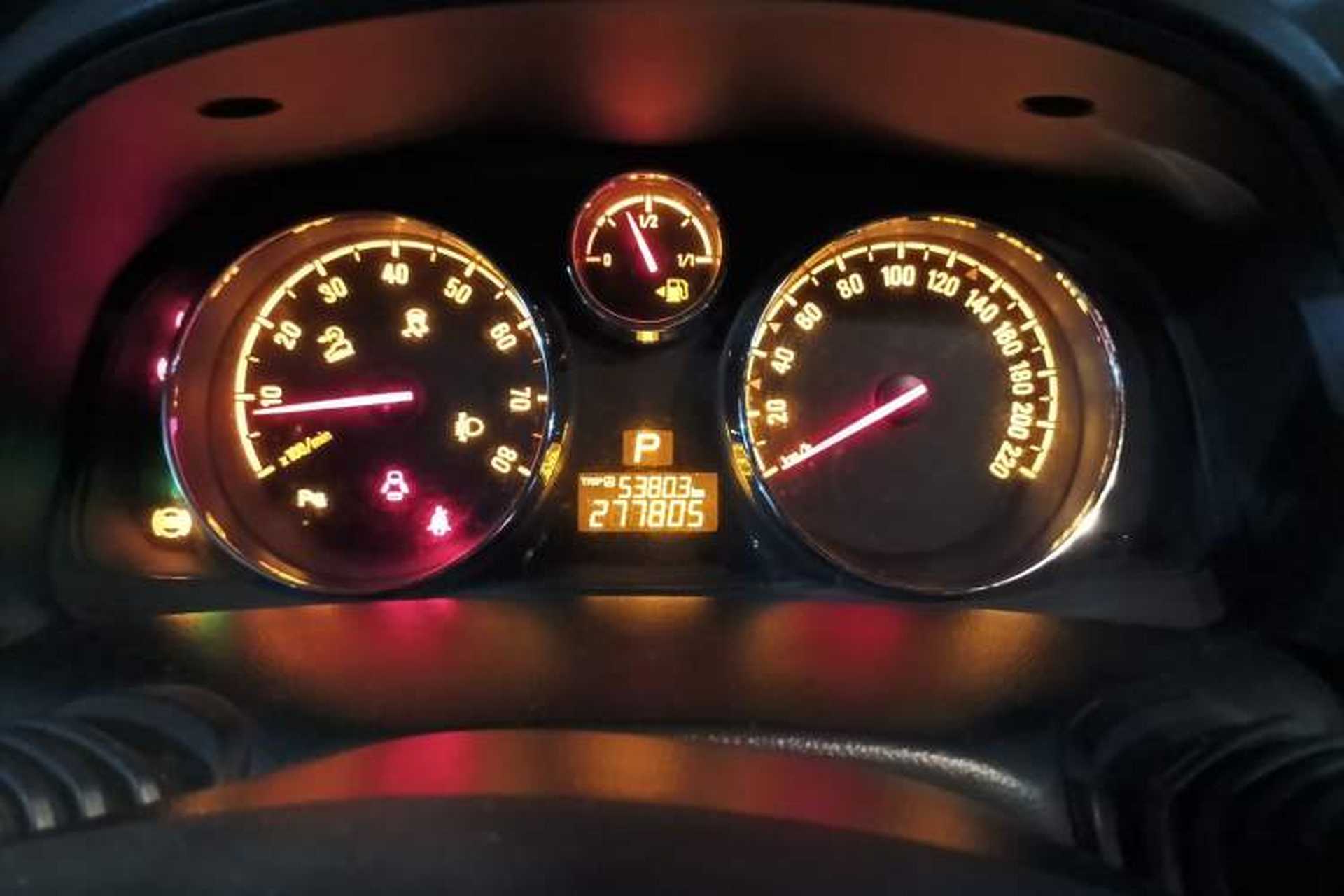 Used Opel Antara 2011 2.4 Luxury Two-Wheel-Drive Version Instrument Cluster