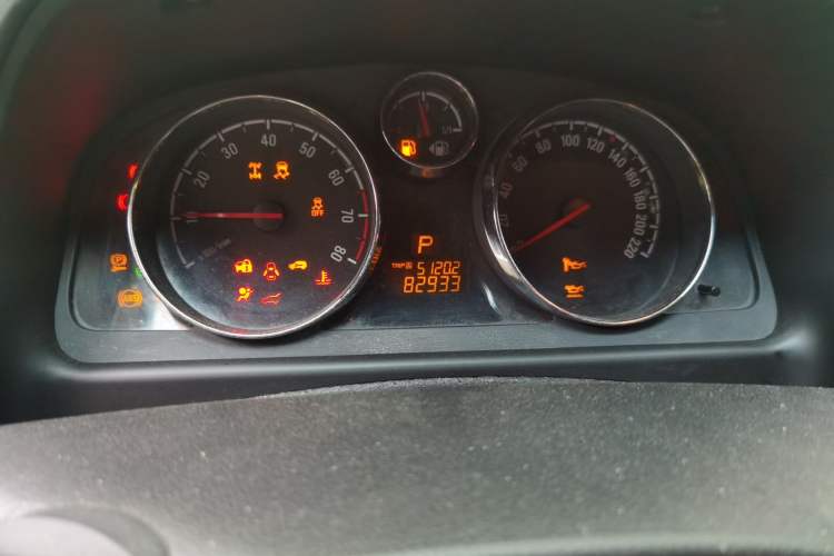 Used Opel Antara 2011 2.4 Luxury Four-Wheel-Drive Model Odometer Close Up