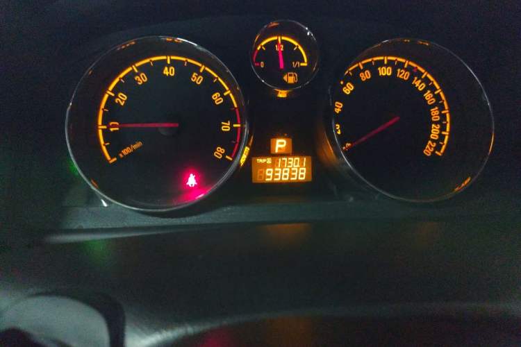 Used Opel Antara 2011 2.4 Comfort Two-Wheel Drive Odometer Close Up