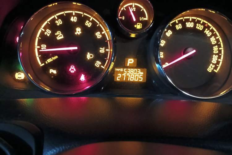 Used Opel Antara 2011 2.4 Luxury Two-Wheel-Drive Version Odometer Close Up