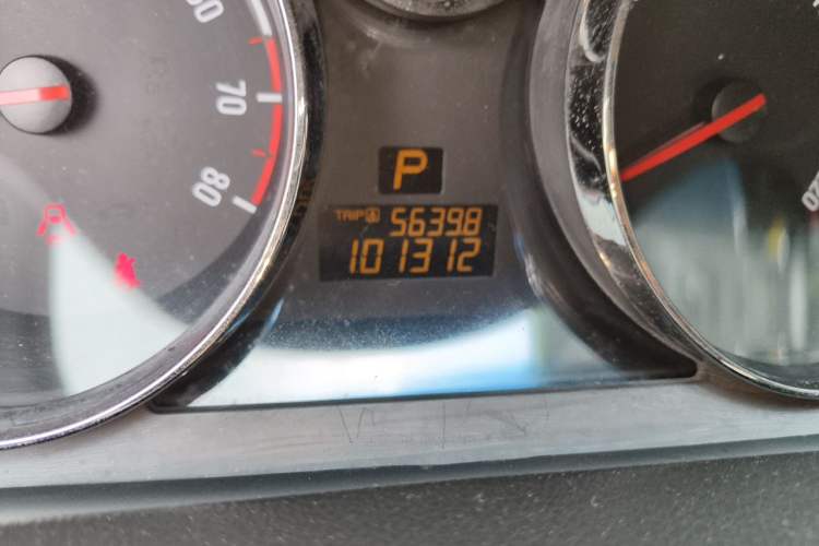 Used Opel Antara 2011 2.4 Comfort Two-Wheel Drive Odometer Close Up