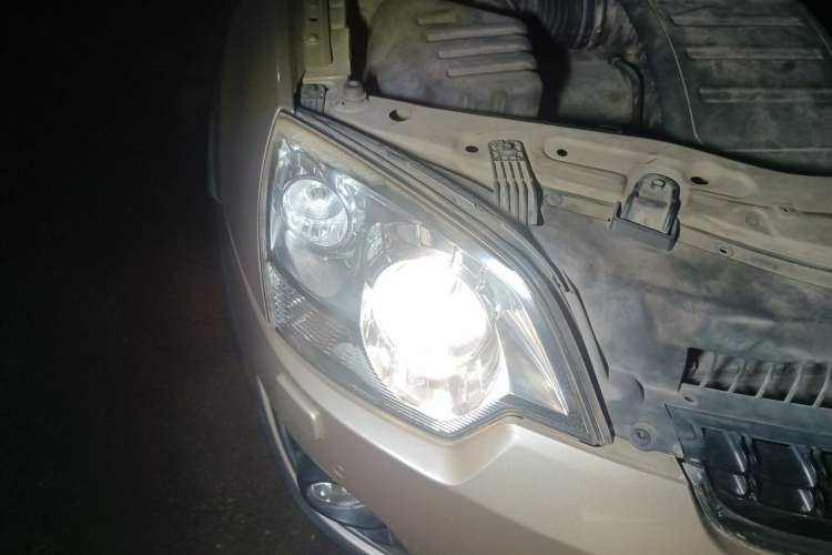 Used Opel Antara 2011 2.4 Luxury Four-Wheel-Drive Model Right Front Headlight