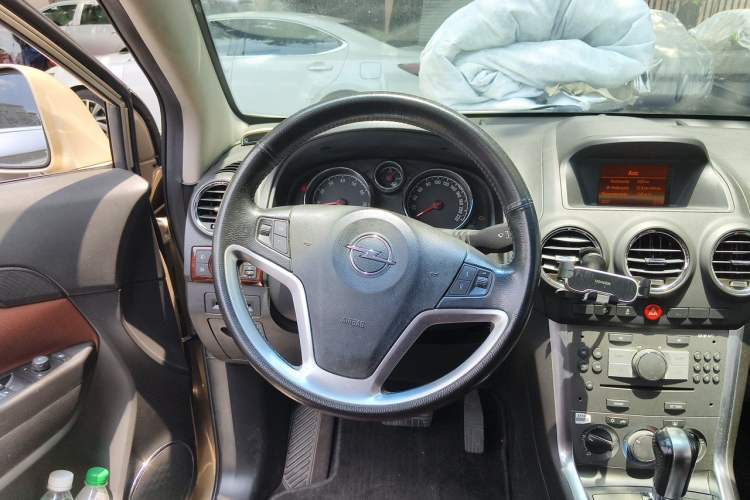 Used Opel Antara 2011 2.4 Comfort Two-Wheel Drive Steering Wheel