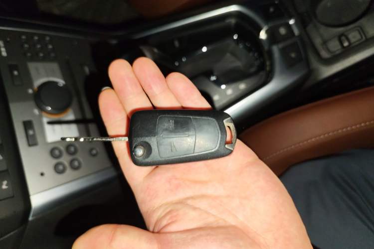 Used Opel Antara 2011 2.4 Comfort Two-Wheel Drive Vehicle Key