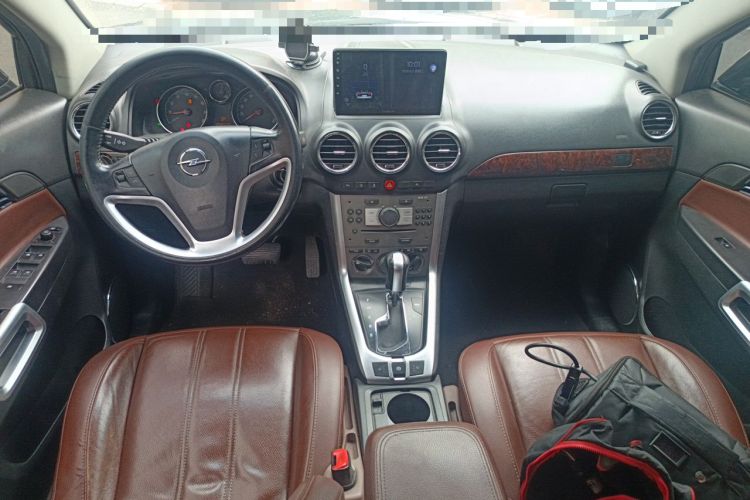 Used Opel Antara 2012 2.4L 4x4 Luxury Edition Center Console