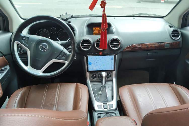 Used Opel Antara 2012 2.4L 4x4 Luxury Edition Center Console