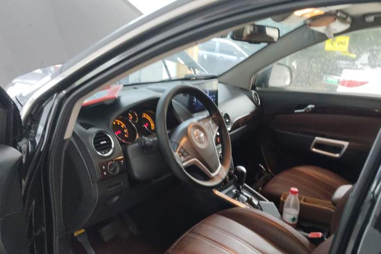 Used Opel Antara 2012 2.4L 4x4 Luxury Edition Center Console