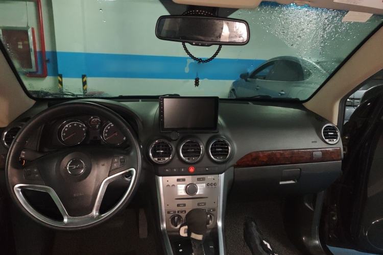 Used Opel Antara 2012 2.4L 4x4 Luxury Edition Center Console