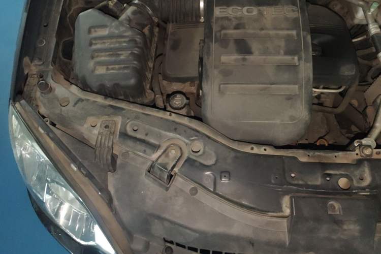 Used Opel Antara 2012 2.4L 4x4 Luxury Edition Engine Bay Right