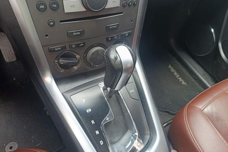 Used Opel Antara 2012 2.4L 4x4 Luxury Edition Gear Lever