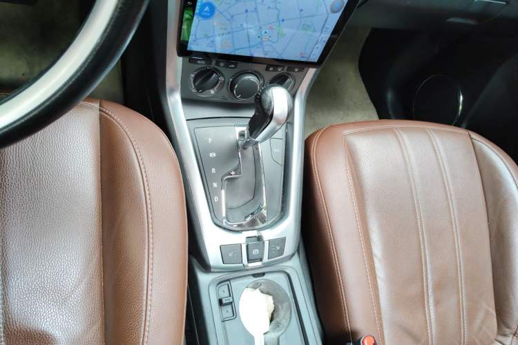 Used Opel Antara 2012 2.4L 4x4 Luxury Edition Gear Lever