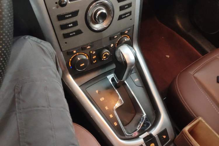 Used Opel Antara 2012 2.4L 4x4 Luxury Edition Gear Lever