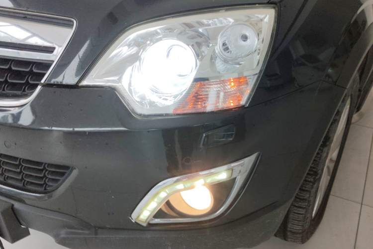 Used Opel Antara 2012 2.4L 4x4 Luxury Edition Left Front Headlight