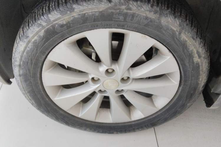 Used Opel Antara 2012 2.4L 4x4 Luxury Edition Left Front Wheel Hub