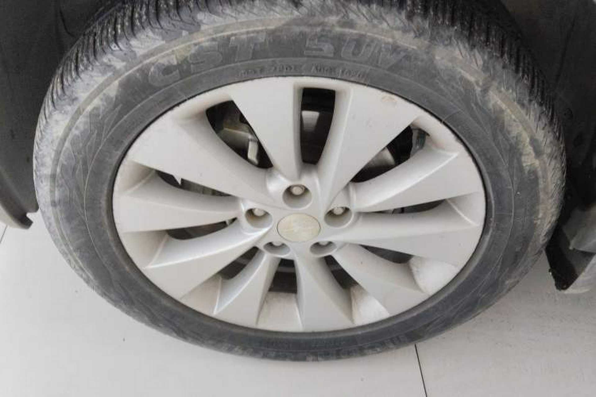 Used Opel Antara 2012 2.4L 4x4 Luxury Edition Left Front Wheel Hub