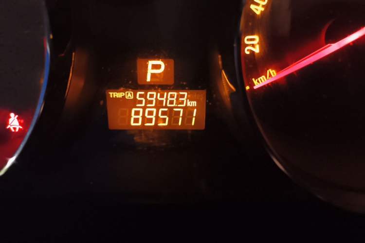 Used Opel Antara 2012 2.4L 4x4 Luxury Edition Odometer Close Up
