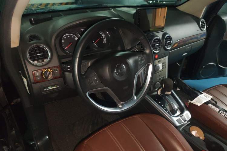Used Opel Antara 2012 2.4L 4x4 Luxury Edition Steering Wheel