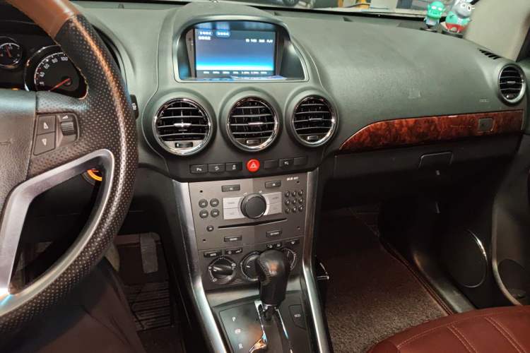 Used Opel Antara 2012 2.4L 4x4 Luxury Edition Audio And AC Panel