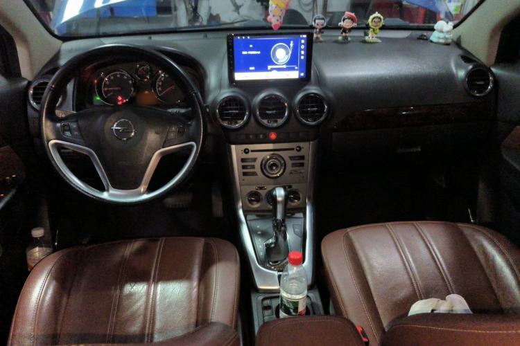 Used Opel Antara 2012 2.4L 4x4 Comfort Edition Center Console