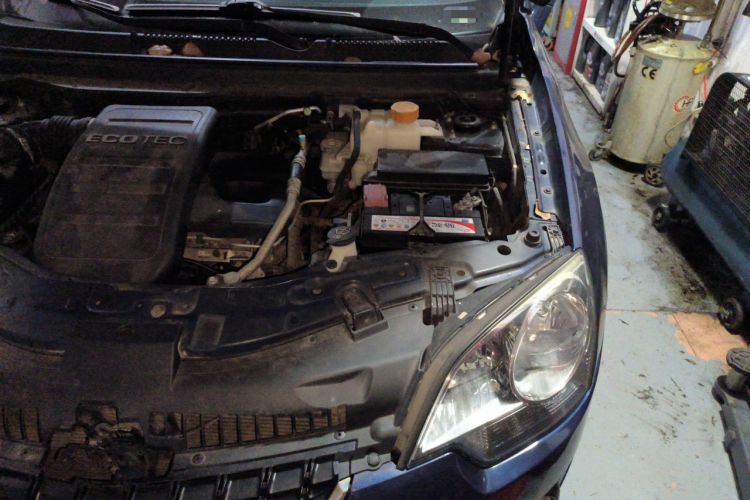 Used Opel Antara 2012 2.4L 4x4 Comfort Edition Engine Bay Left