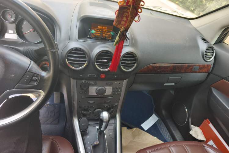 Used Opel Antara 2012 2.4L 4x4 Luxury Edition Audio And AC Panel