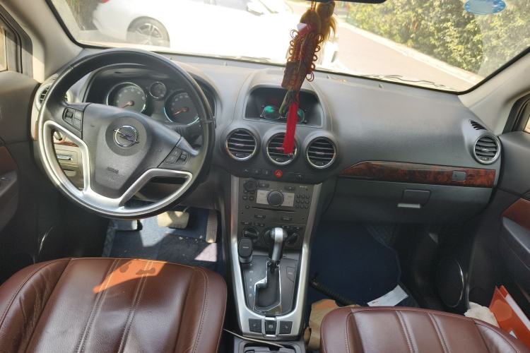 Used Opel Antara 2012 2.4L 4x4 Luxury Edition Center Console