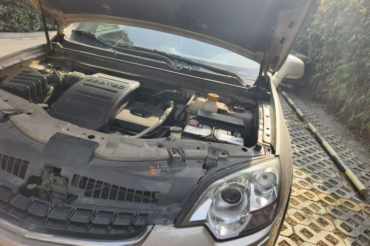 Used Opel Antara 2012 2.4L 4x4 Luxury Edition Engine Bay Left