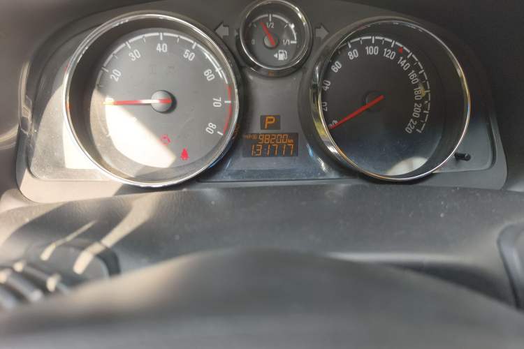 Used Opel Antara 2012 2.4L 4x4 Luxury Edition Odometer Close Up