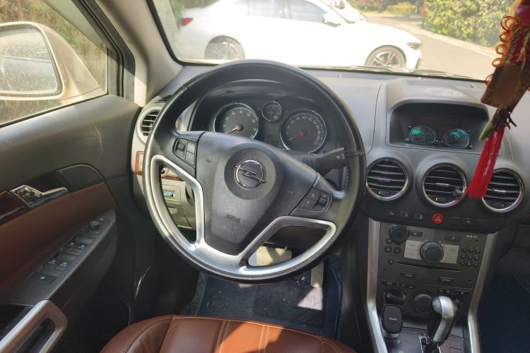 Used Opel Antara 2012 2.4L 4x4 Luxury Edition Steering Wheel