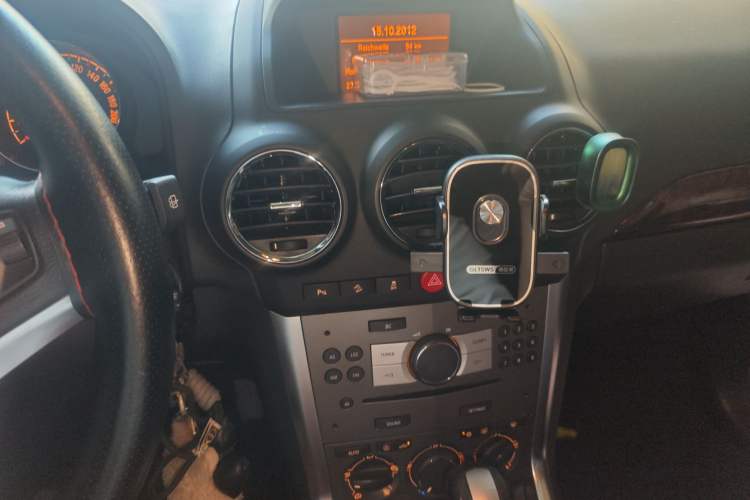 Used Opel Antara 2012 2.4L 4x4 Luxury Edition Audio And AC Panel