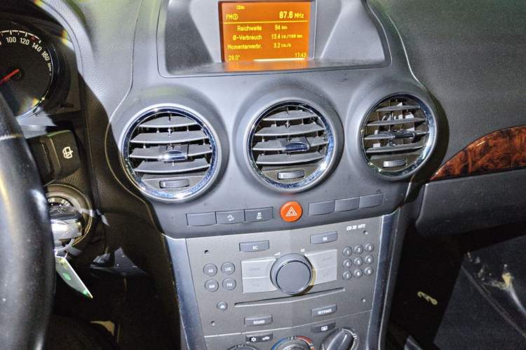 Used Opel Antara 2012 2.4L Two-Wheel-Drive Comfort Edition Audio And AC Panel