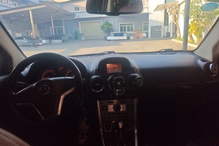 Used Opel Antara 2012 2.4L 4x4 Luxury Edition Center Console