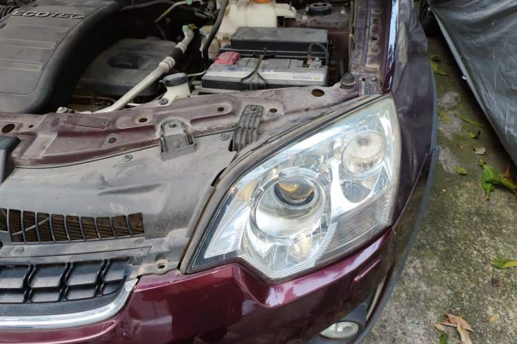 Used Opel Antara 2012 2.4L Two-Wheel-Drive Luxury Edition Engine Bay Left