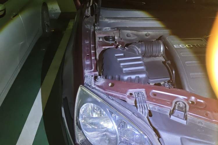 Used Opel Antara 2012 2.4L Two-Wheel-Drive Comfort Edition Engine Bay Right
