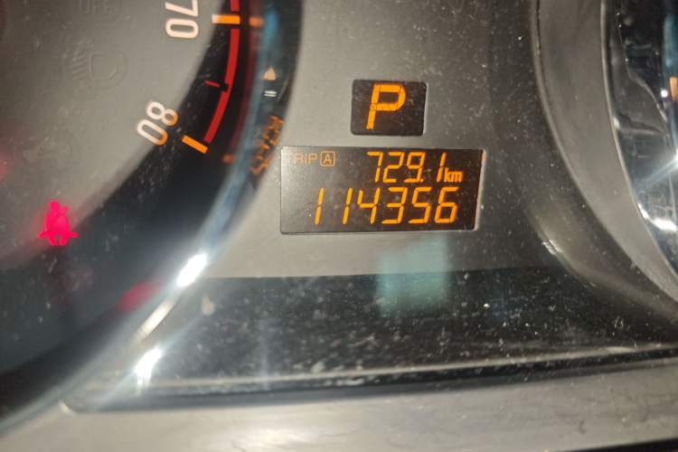 Used Opel Antara 2012 2.4L 4x4 Luxury Edition Odometer Close Up