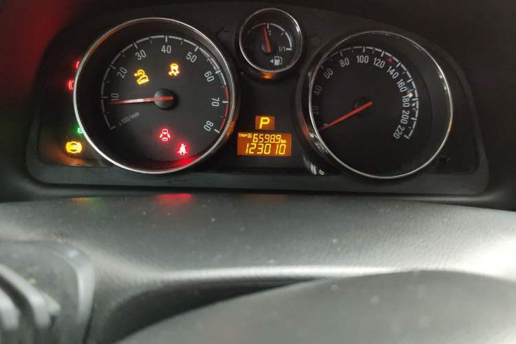 Used Opel Antara 2012 2.4L Two-Wheel-Drive Luxury Edition Odometer Close Up