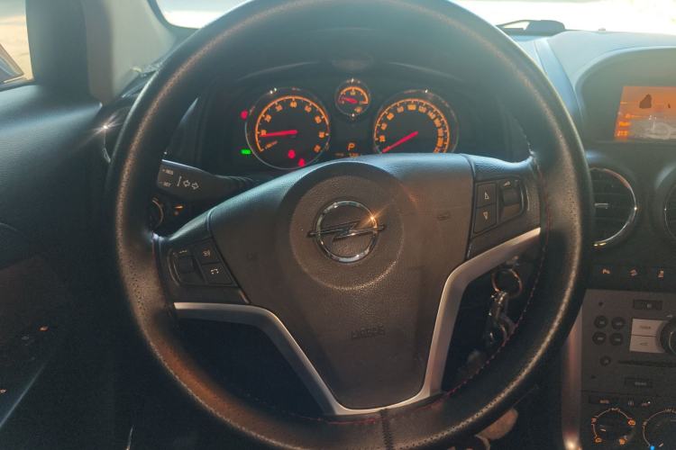 Used Opel Antara 2012 2.4L 4x4 Luxury Edition Steering Wheel