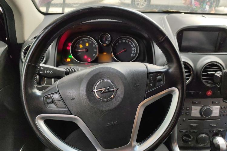 Used Opel Antara 2012 2.4L Two-Wheel-Drive Luxury Edition Steering Wheel