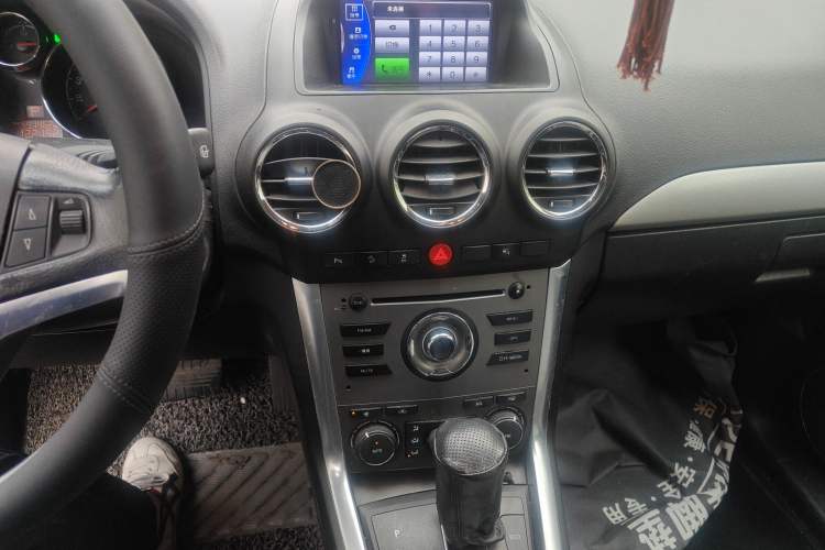 Used Opel Antara 2012 2.4L Two-Wheel-Drive Luxury Edition Audio And AC Panel