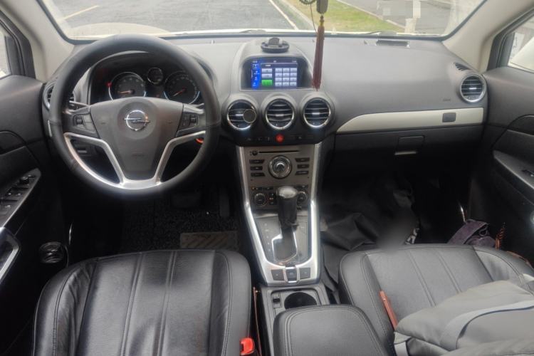 Used Opel Antara 2012 2.4L Two-Wheel-Drive Luxury Edition Center Console
