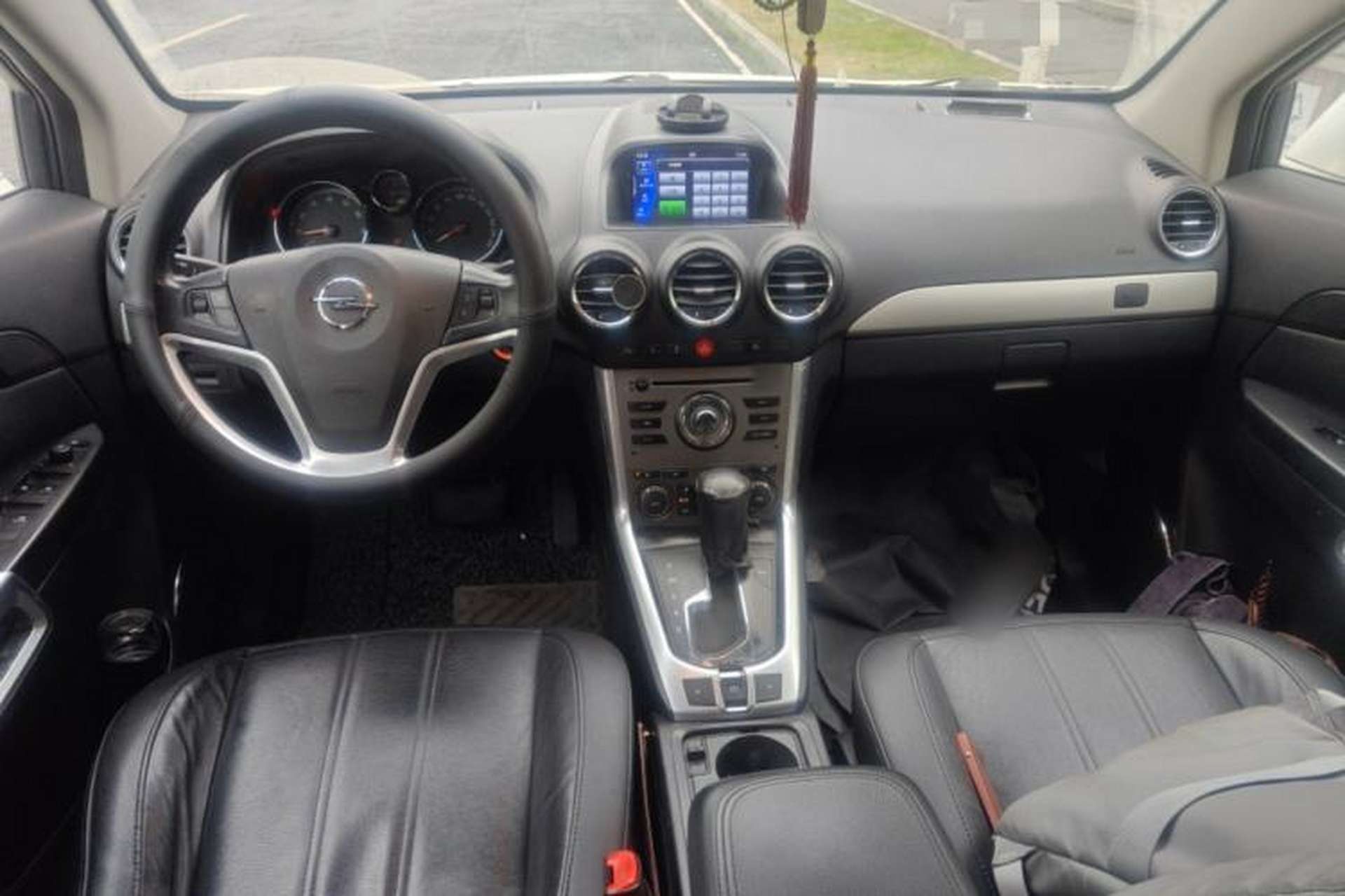 Used Opel Antara 2012 2.4L Two-Wheel-Drive Luxury Edition Center Console