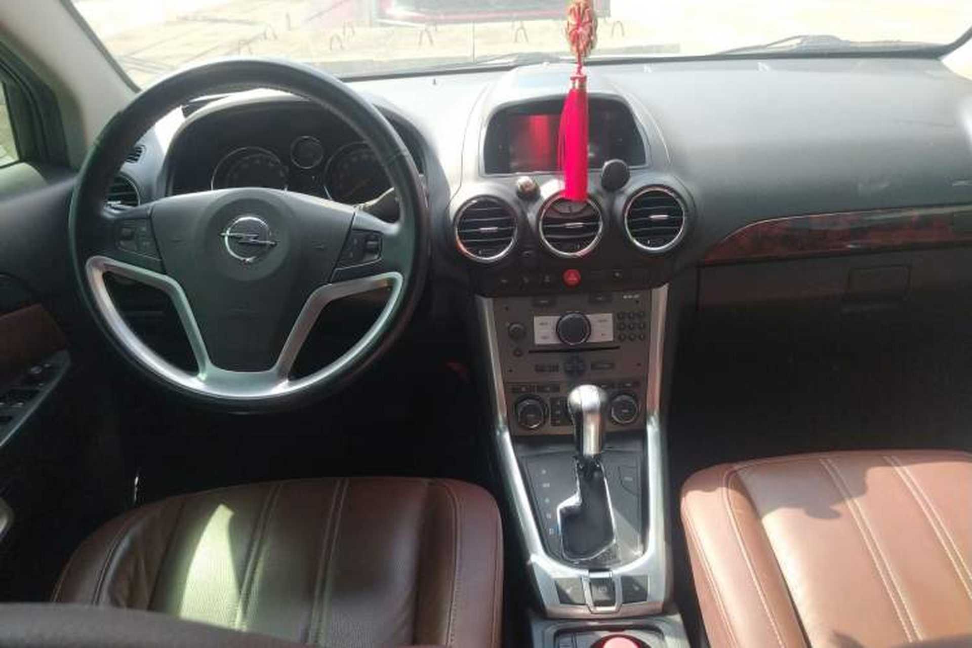 Used Opel Antara 2012 2.4L Two-Wheel-Drive Luxury Edition Center Console