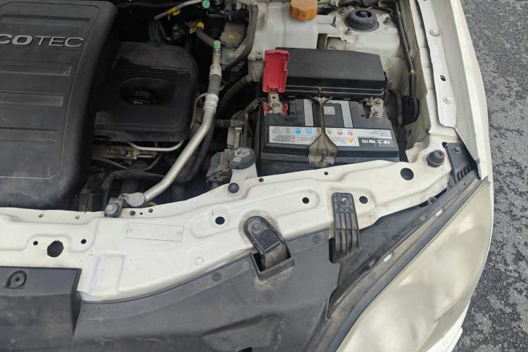 Used Opel Antara 2012 2.4L Two-Wheel-Drive Luxury Edition Engine Bay Left