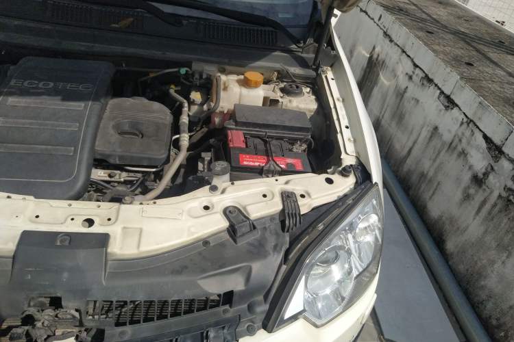 Used Opel Antara 2012 2.4L Two-Wheel-Drive Luxury Edition Engine Bay Left