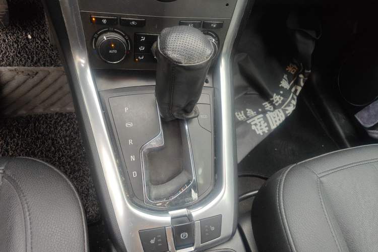 Used Opel Antara 2012 2.4L Two-Wheel-Drive Luxury Edition Gear Lever