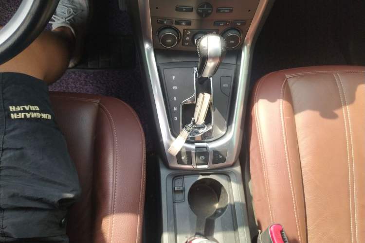 Used Opel Antara 2012 2.4L Two-Wheel-Drive Luxury Edition Gear Lever