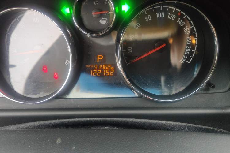 Used Opel Antara 2012 2.4L Two-Wheel-Drive Luxury Edition Odometer Close Up