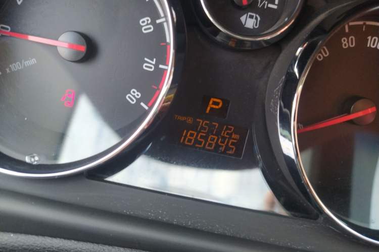 Used Opel Antara 2012 2.4L Two-Wheel-Drive Luxury Edition Odometer Close Up