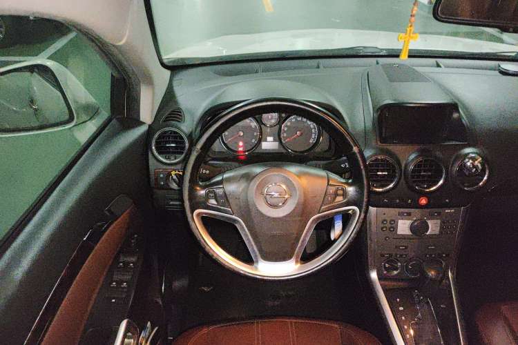 Used Opel Antara 2012 2.4L Two-Wheel-Drive Luxury Edition Steering Wheel