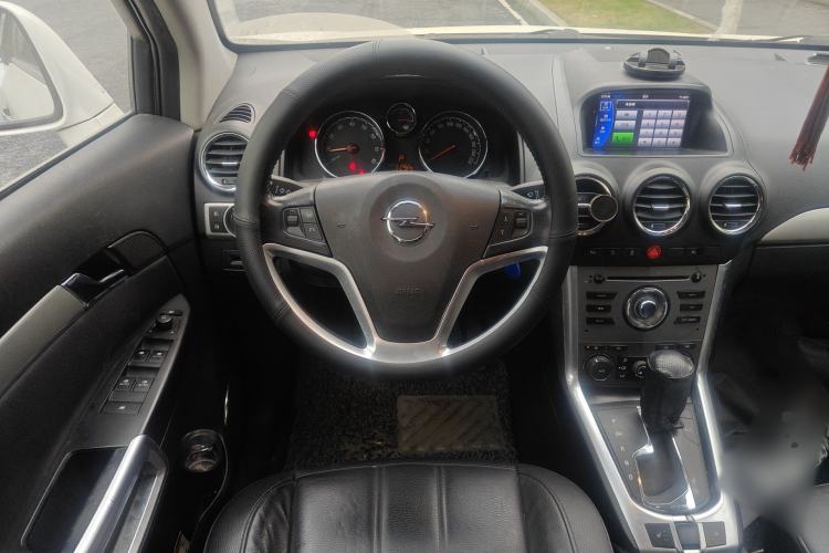 Used Opel Antara 2012 2.4L Two-Wheel-Drive Luxury Edition Steering Wheel